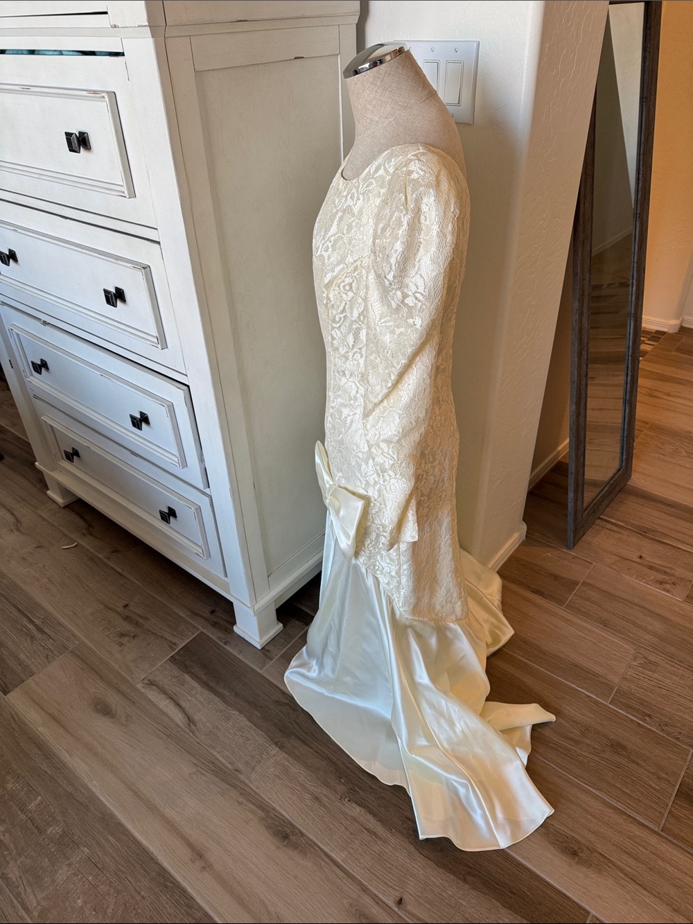 Vintage Bridal Originals 12 1980’s drop waist lace satin wedding dress - Picture 3 of 6